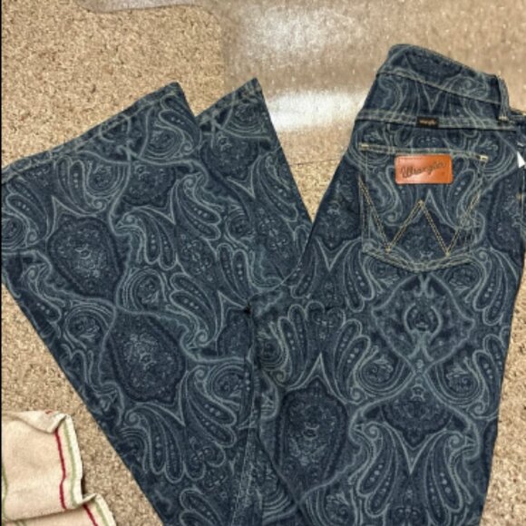 WRANGLER BESPOKE FLARE PAISLEY INDIGO PRINT JEANS NWT 3 / 4 - Picture 5 of 5